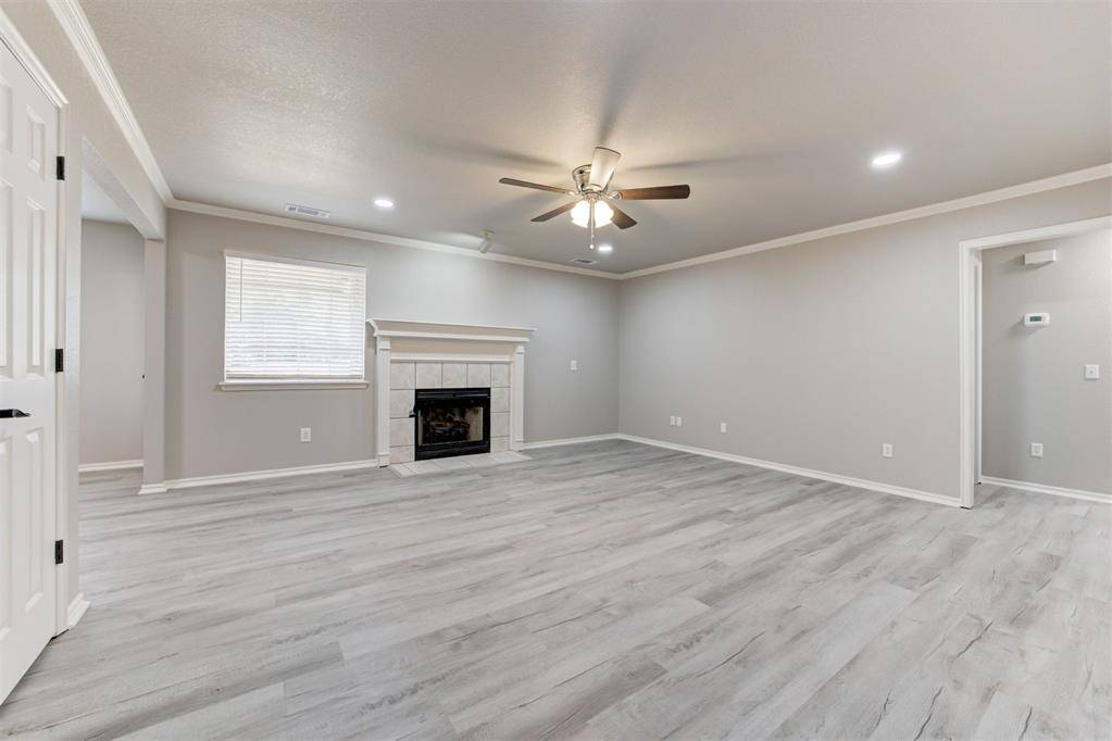 2371 Holden LN, Blanchard, OK 73010
