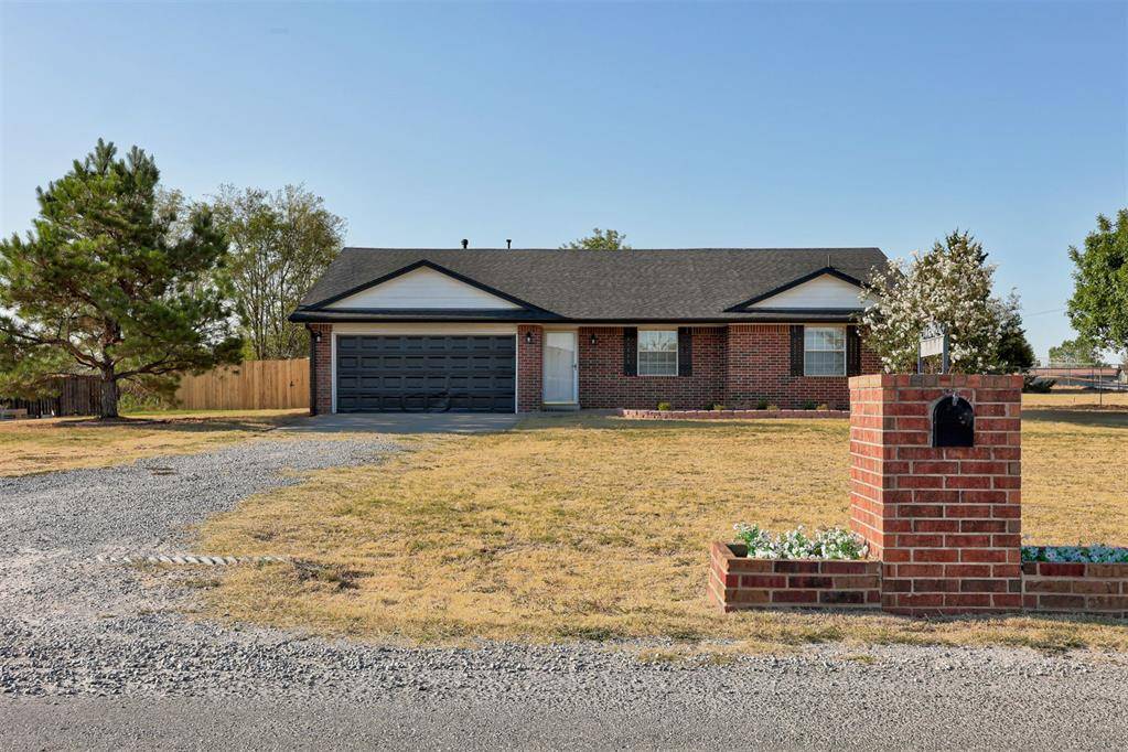 2371 Holden LN, Blanchard, OK 73010
