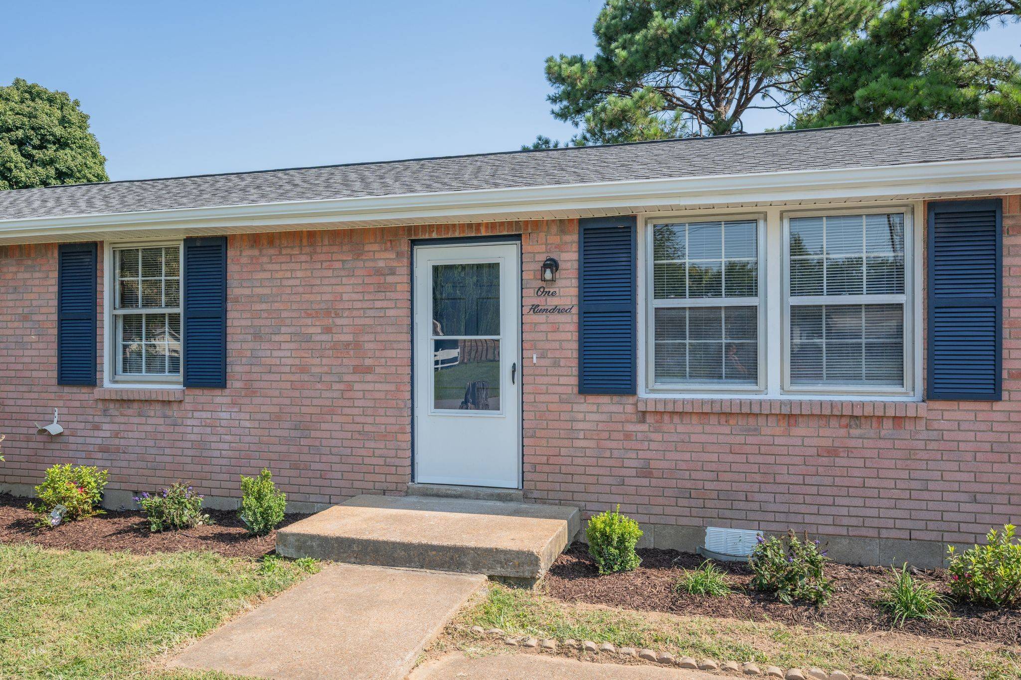 100 Karen Ray Ct, Antioch, TN 37013