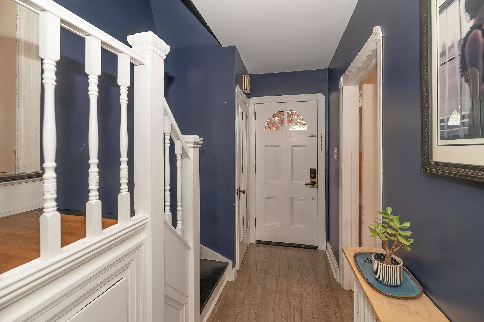 11 Elton CRES, Toronto W06, ON M8W 2X9