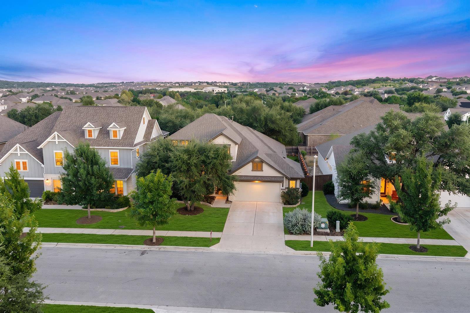 812 Heartleaf DR, Leander, TX 78641