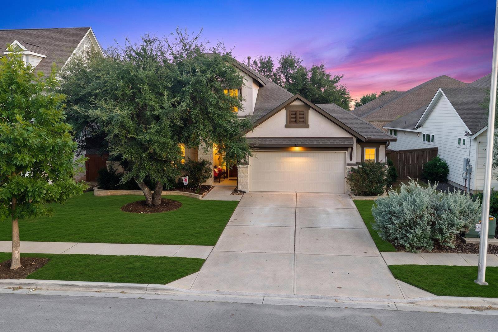 812 Heartleaf DR, Leander, TX 78641