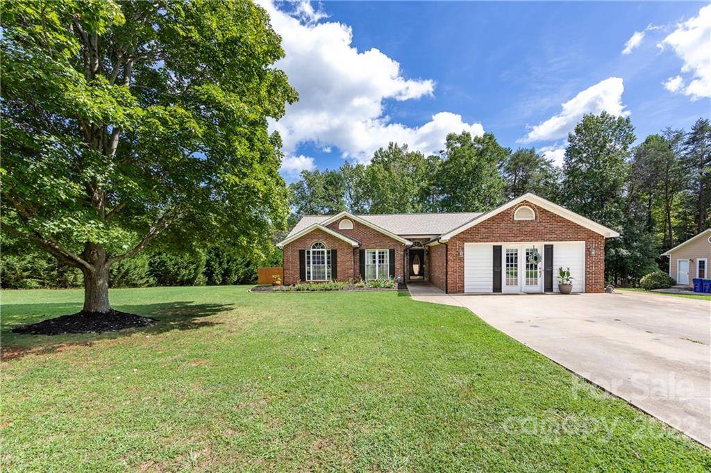 7760 Wallace LN, Denver, NC 28037
