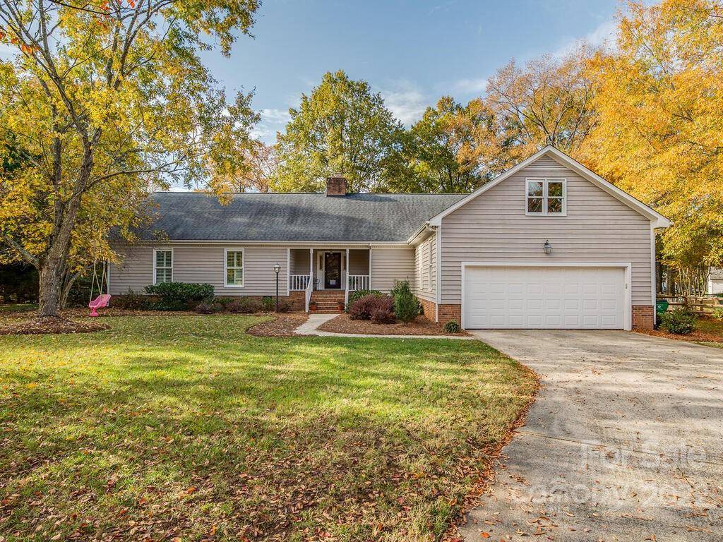 6003 Paddington CT, Charlotte, NC 28277