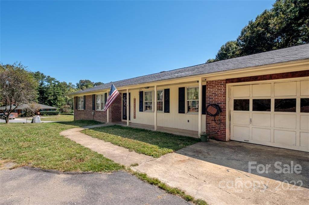 21 Barberry Heights DR, Brevard, NC 28712