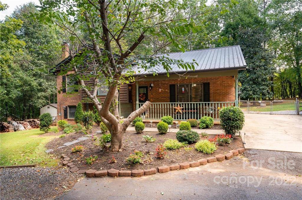 1098 Maple DR, Newton, NC 28658