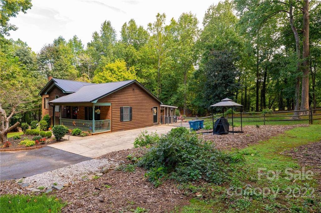 1098 Maple DR, Newton, NC 28658
