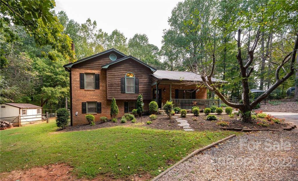 1098 Maple DR, Newton, NC 28658