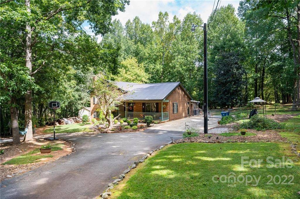 1098 Maple DR, Newton, NC 28658