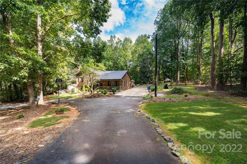 1098 Maple DR, Newton, NC 28658