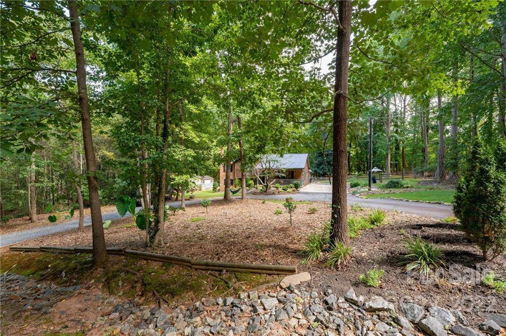 1098 Maple DR, Newton, NC 28658