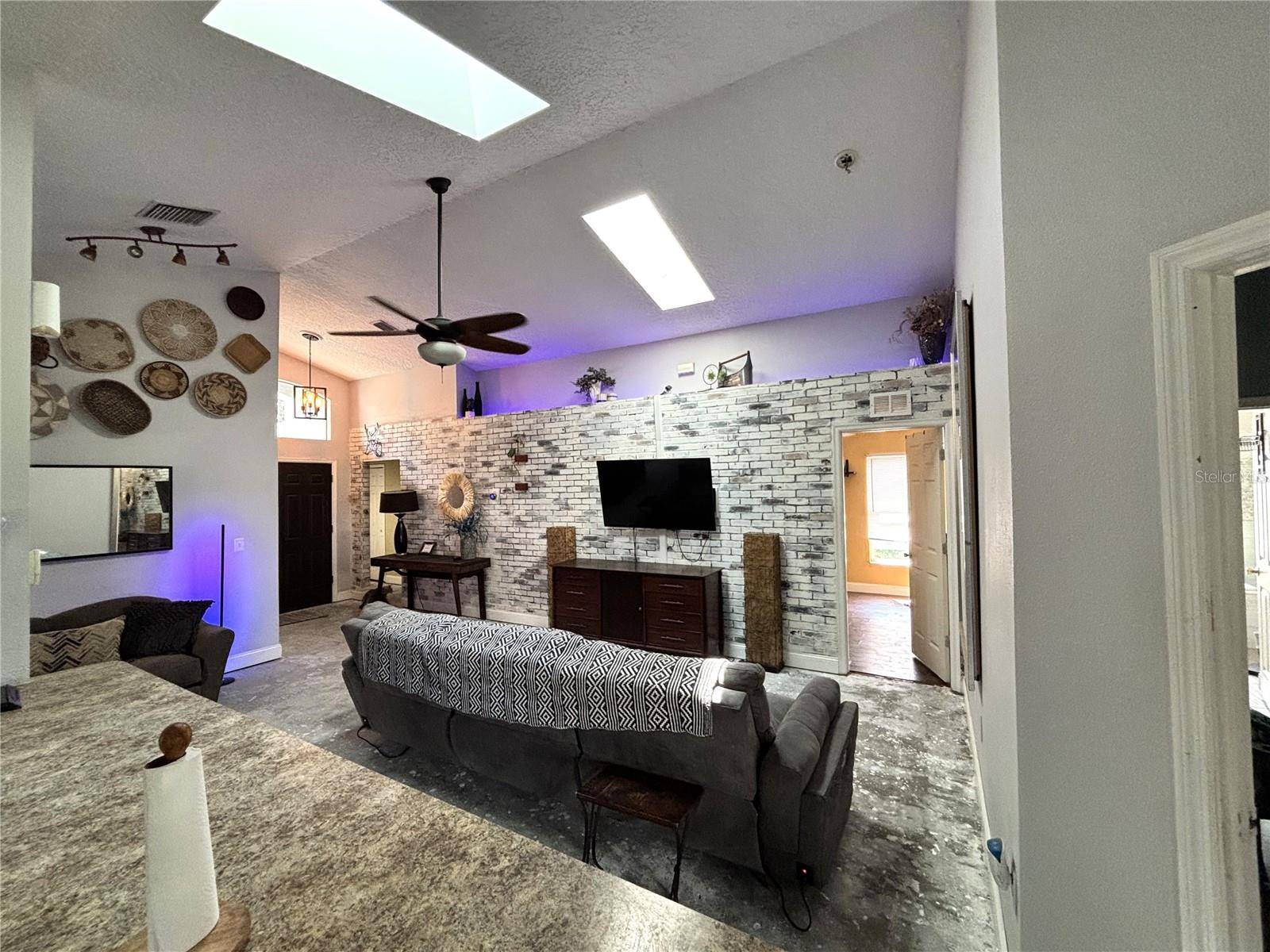 6473 LONG BREEZE RD, Orlando, FL 32810