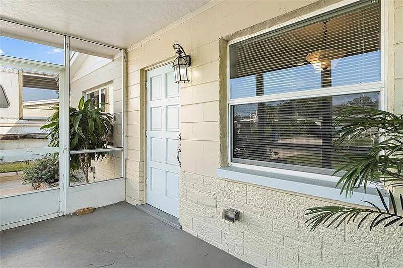 10426 VALENCIA RD, Seminole, FL 33772