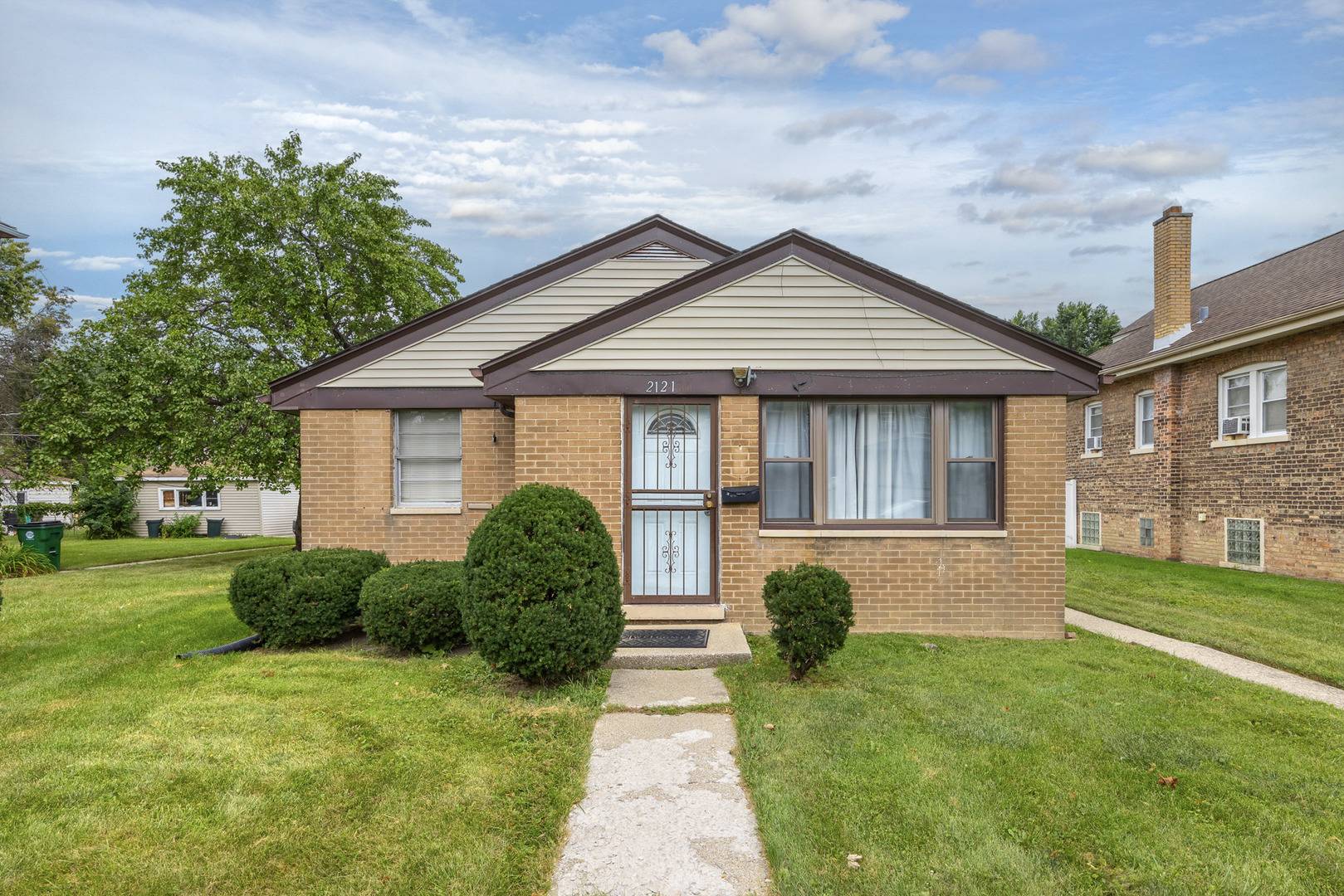 2121 S 14th AVE, Broadview, IL 60155