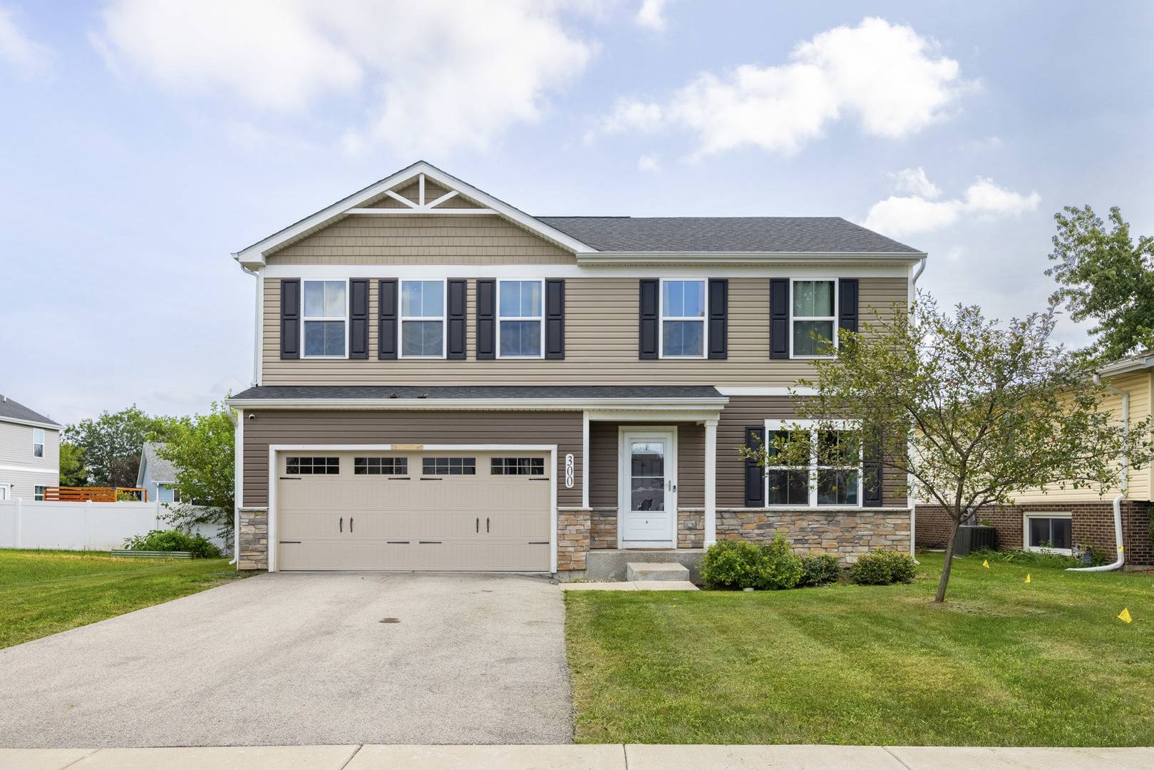 300 Carriage LN, Joliet, IL 60433