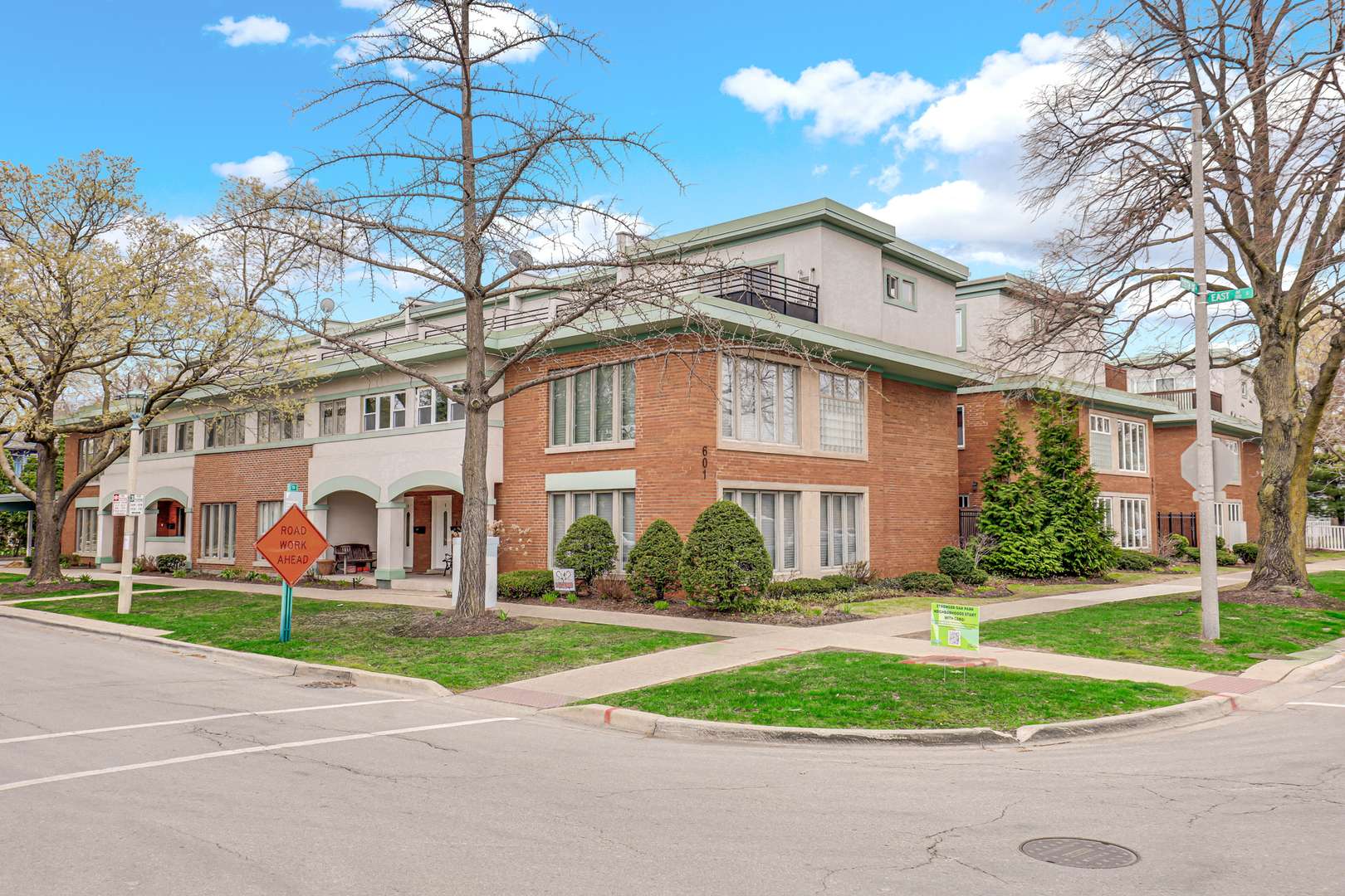 601 South BLVD #E, Oak Park, IL 60302