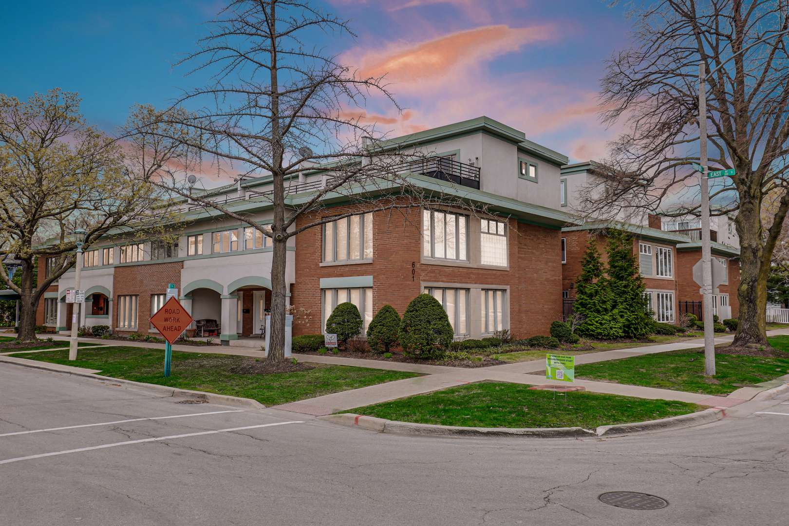 601 South BLVD #E, Oak Park, IL 60302