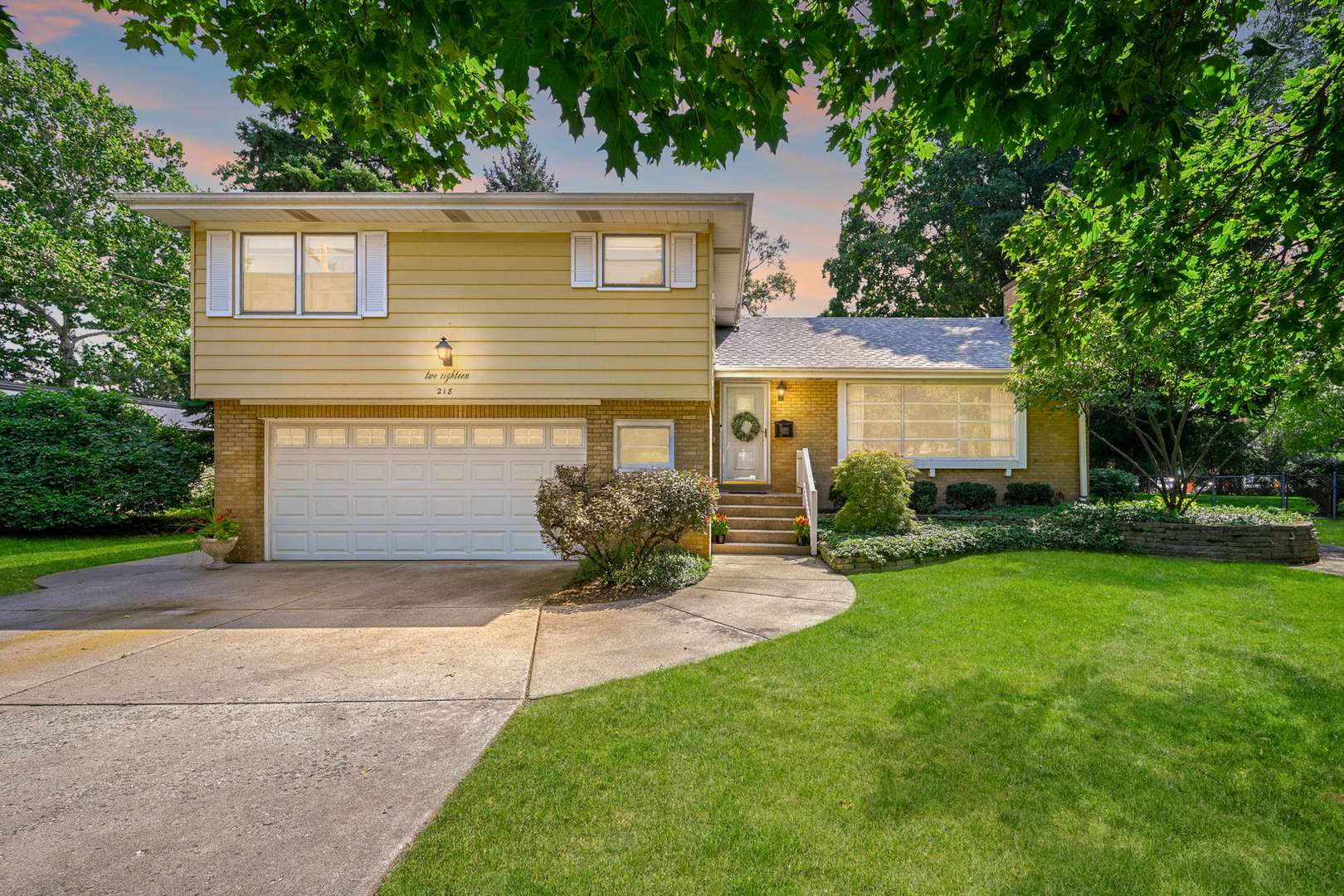 218 W Elm ST, Wheaton, IL 60189