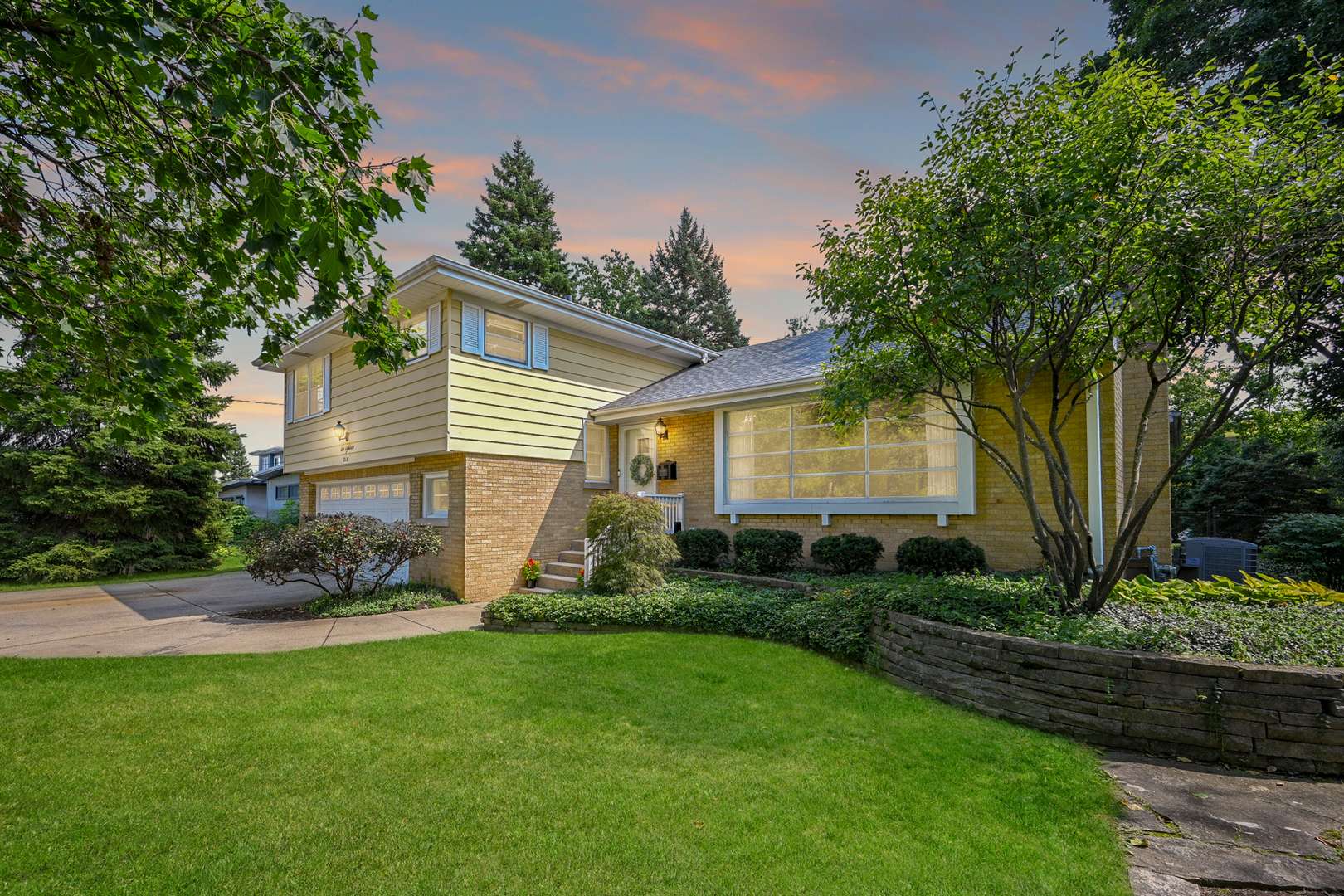 218 W Elm ST, Wheaton, IL 60189