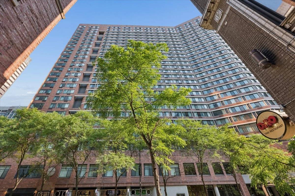 211 E OHIO ST #2706, Chicago, IL 60611