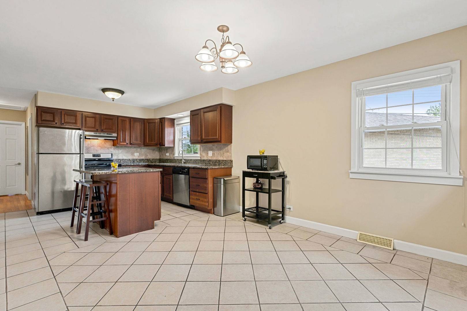 5705 W Maple AVE, Berkeley, IL 60163