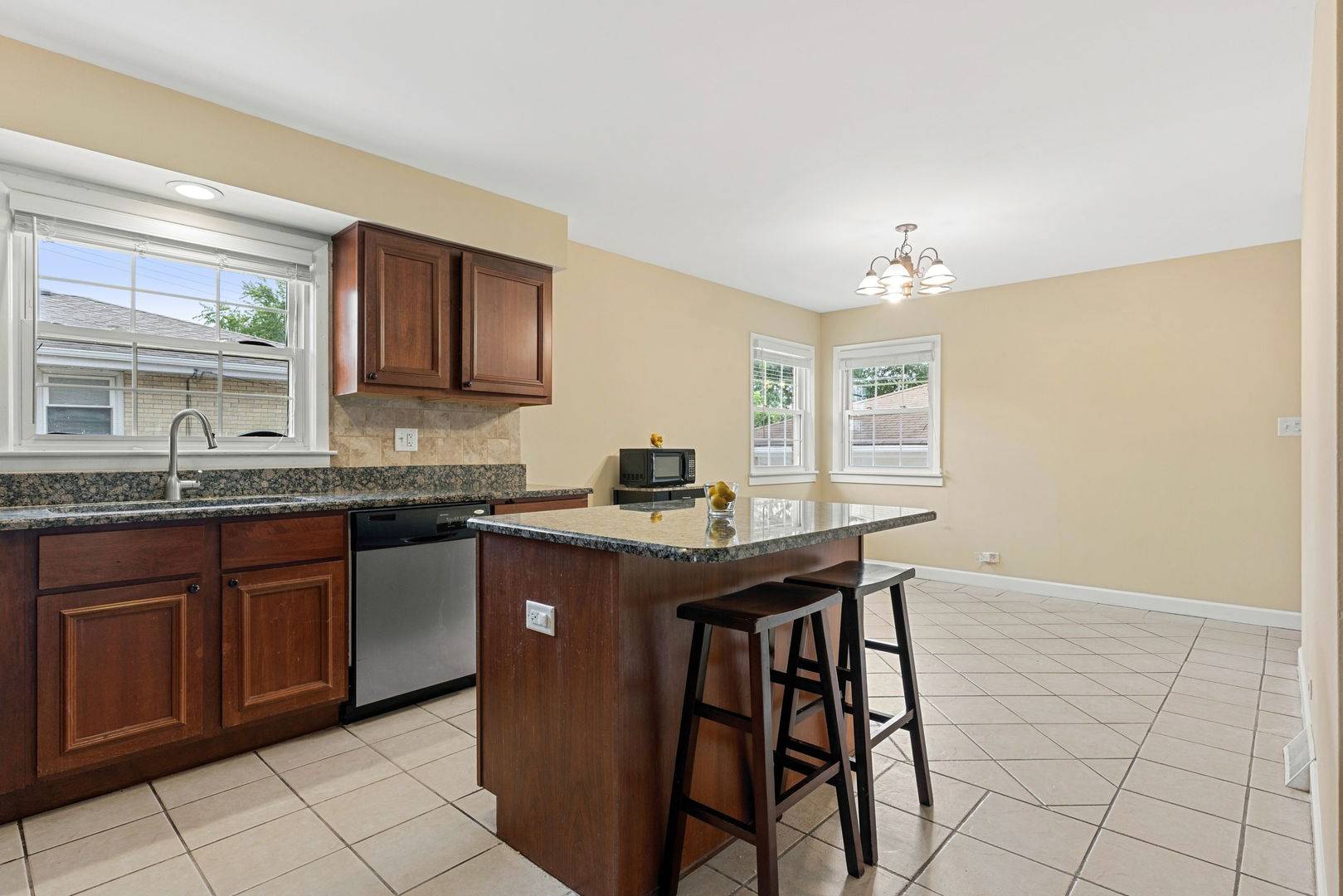 5705 W Maple AVE, Berkeley, IL 60163