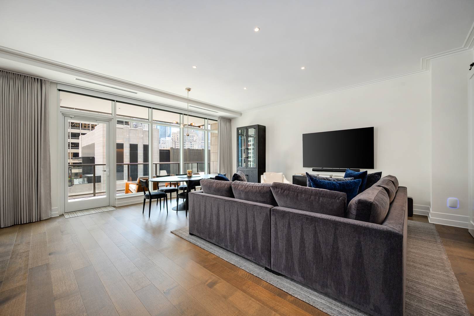 435 N Michigan AVE #812, Chicago, IL 60611