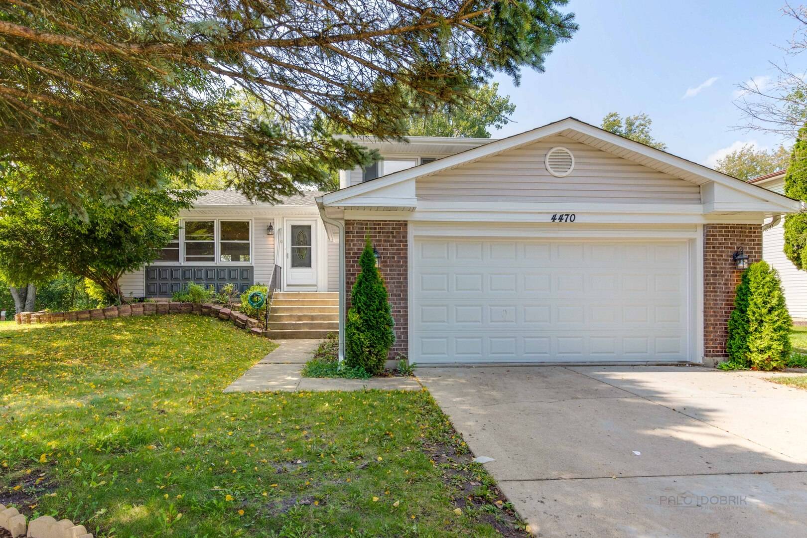 4470 Capstan DR, Hoffman Estates, IL 60192