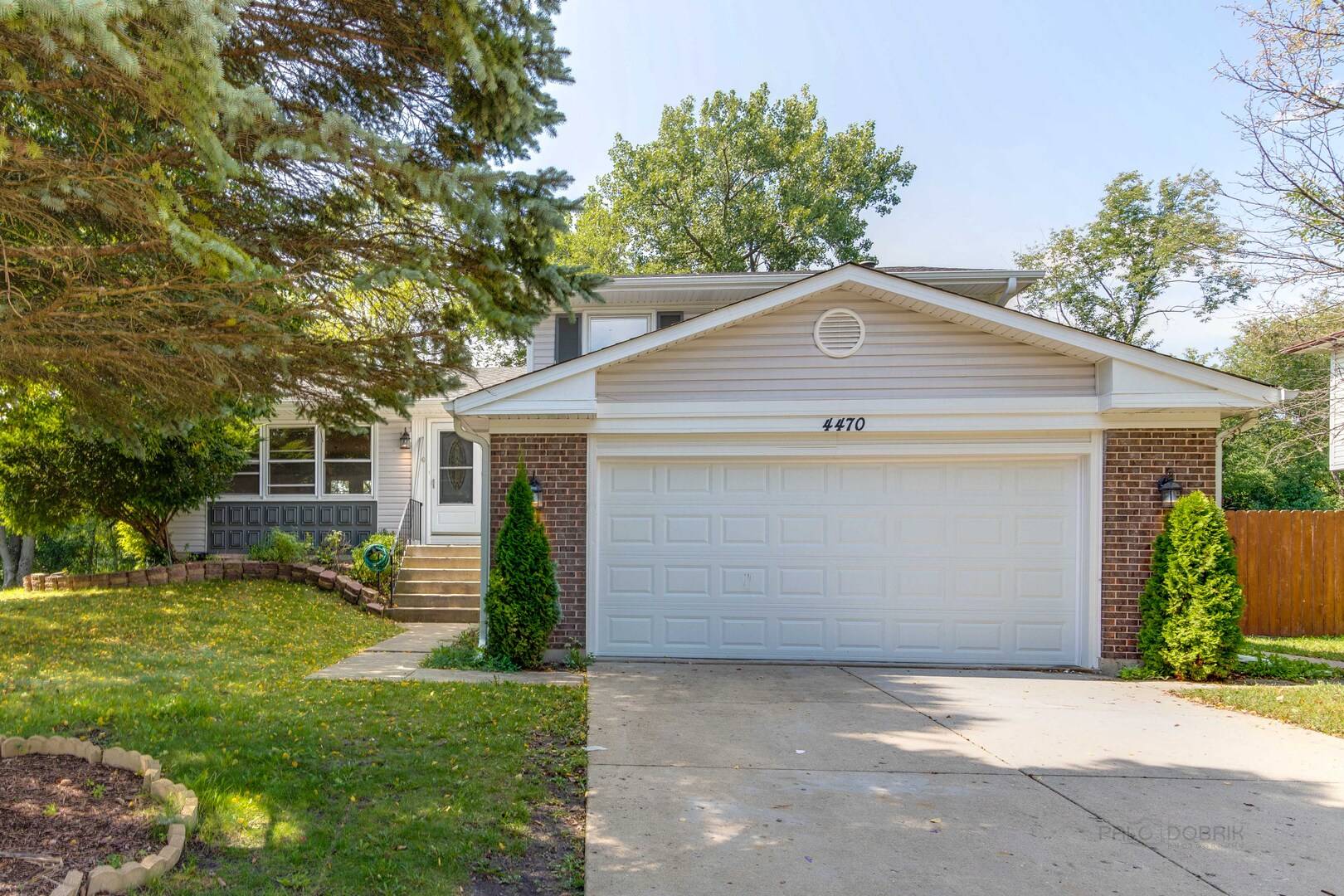 4470 Capstan DR, Hoffman Estates, IL 60192