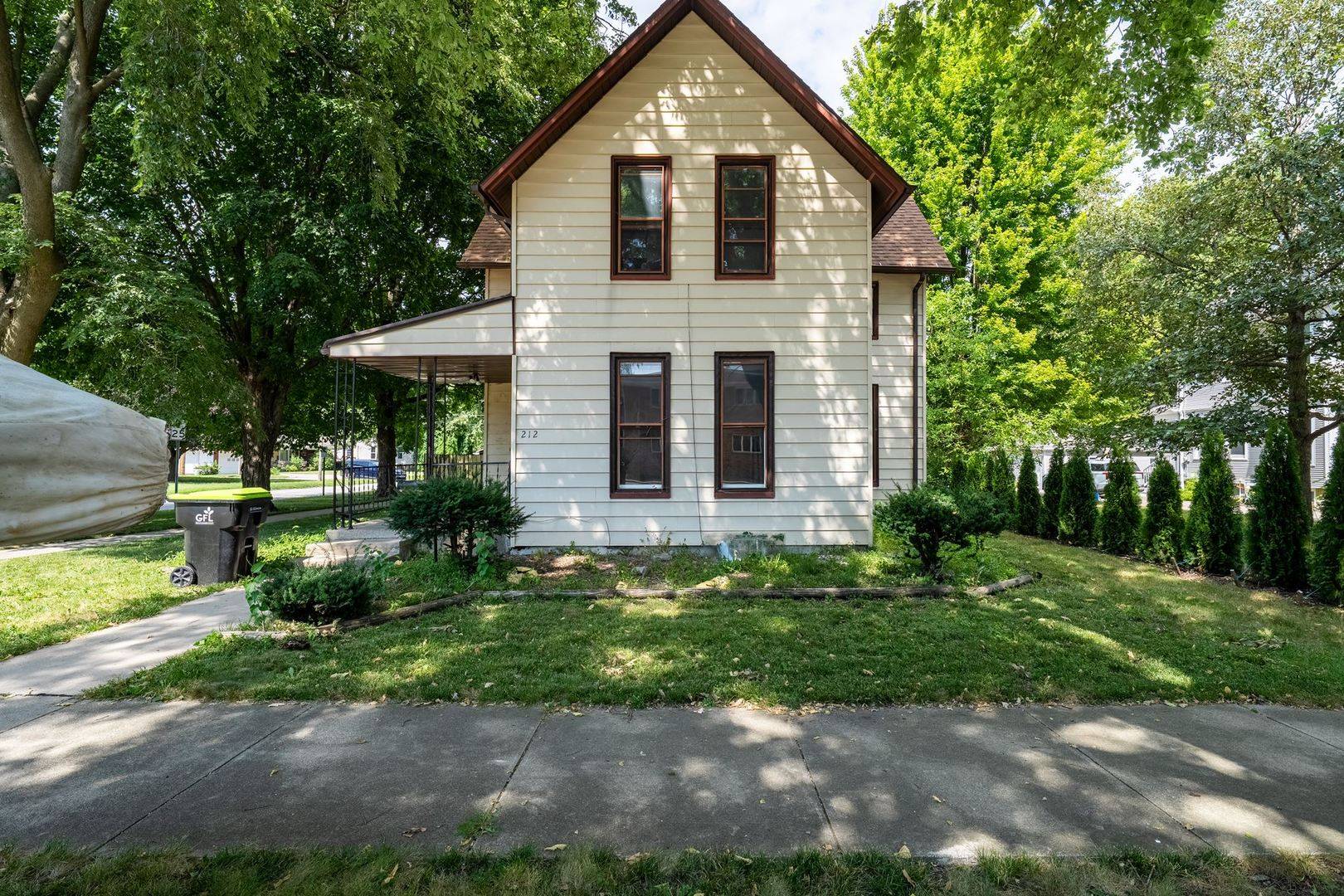 212 W Maple ST, Fairbury, IL 61739