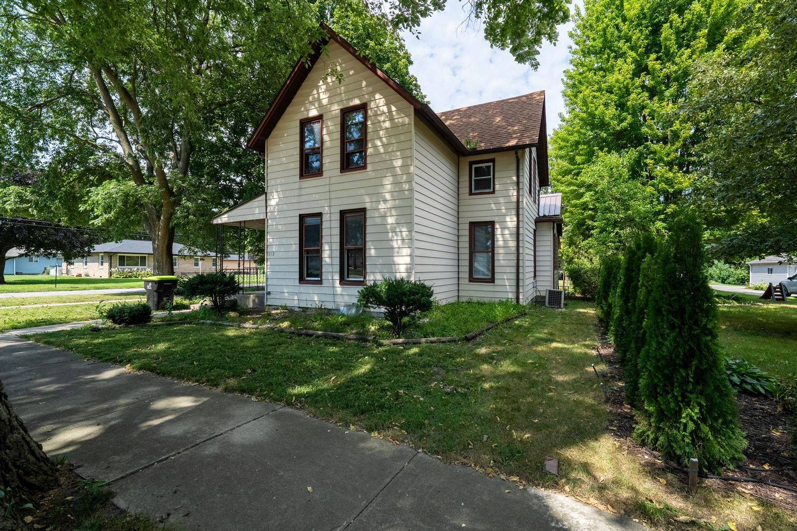 212 W Maple ST, Fairbury, IL 61739