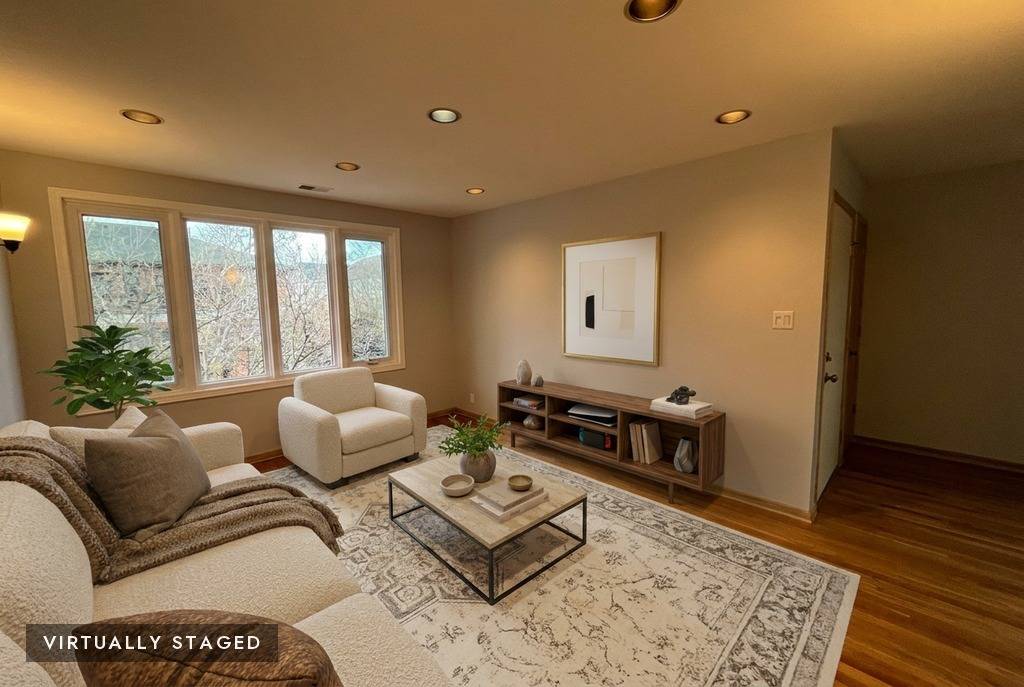 449 W 37th ST #2, Chicago, IL 60609
