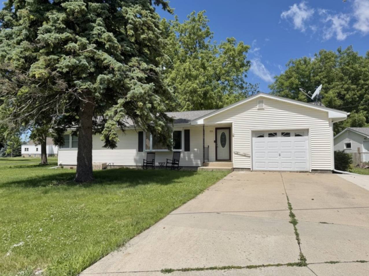 310 N 1st ST, Compton, IL 61318