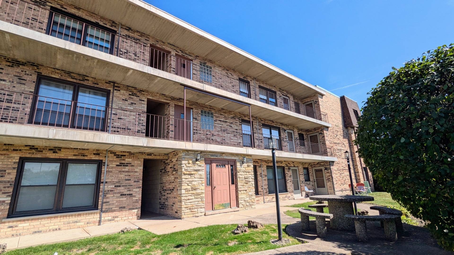 2610 Oakton ST #5W, Park Ridge, IL 60068