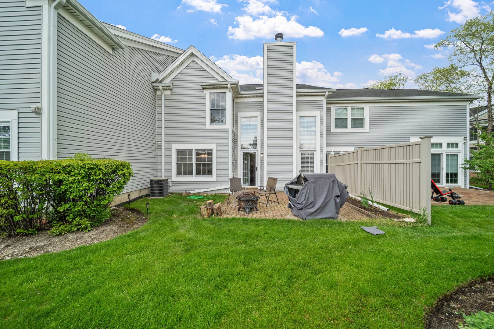 4825 Turnberry DR, Hoffman Estates, IL 60010