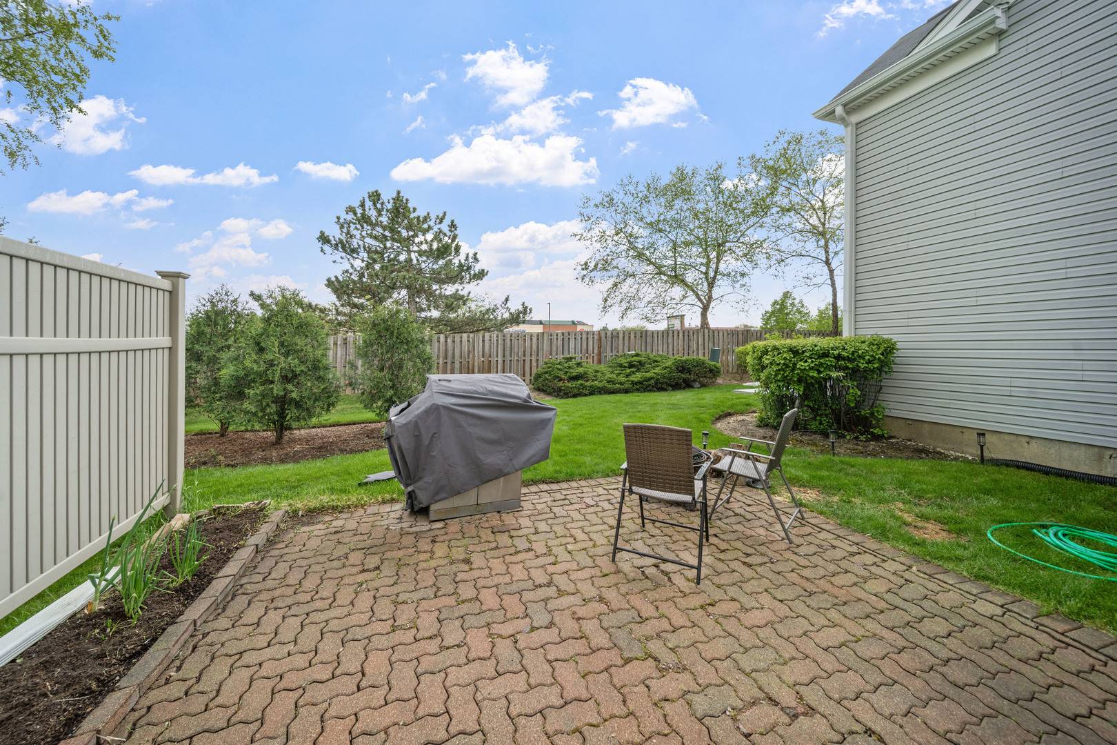4825 Turnberry DR, Hoffman Estates, IL 60010