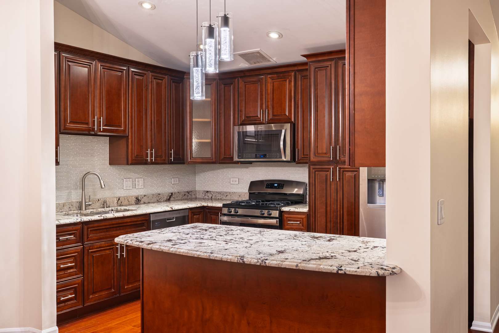 2673 S Embers LN, Arlington Heights, IL 60005