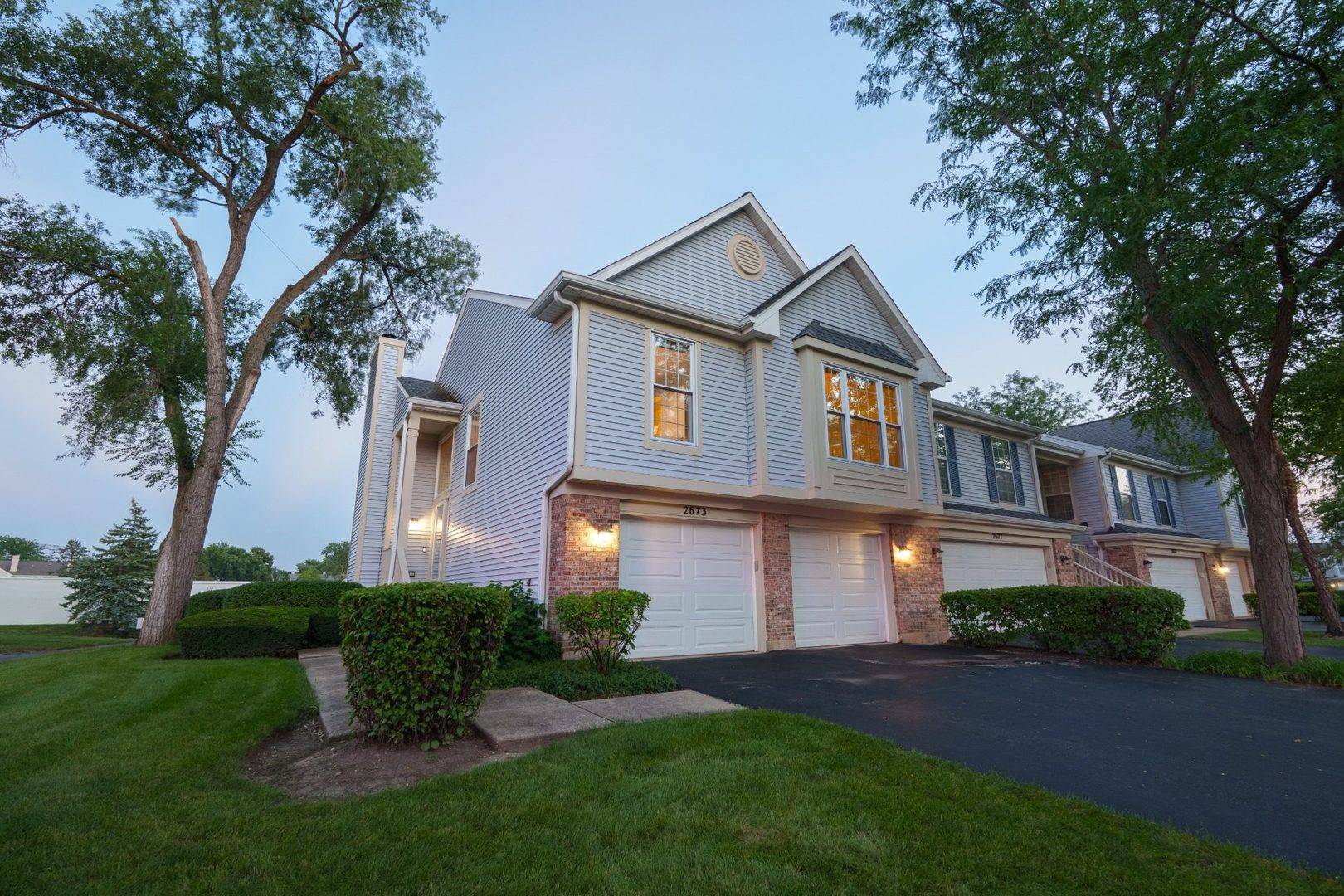 2673 S Embers LN, Arlington Heights, IL 60005