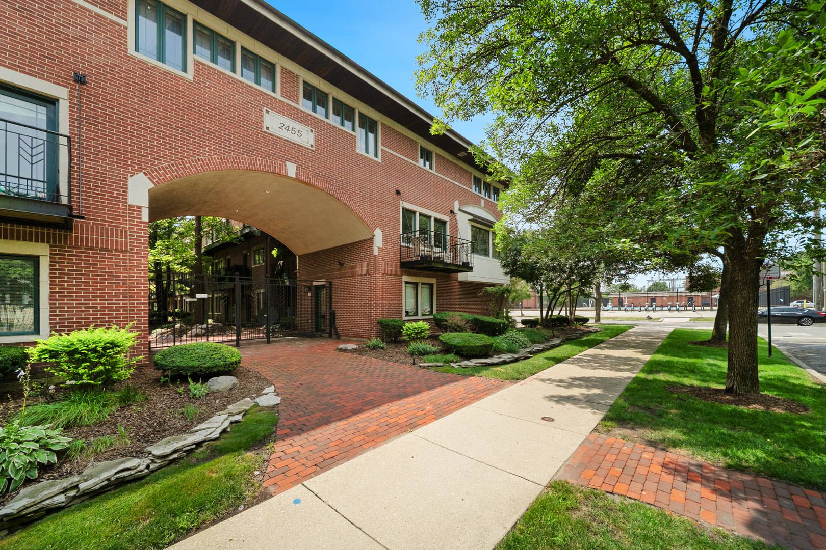 2455 W Ohio ST #8E, Chicago, IL 60612