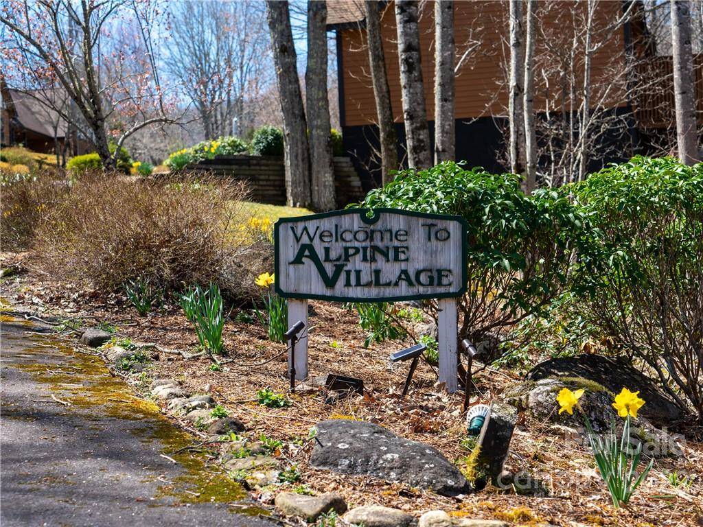 420 Overlook DR #Azalea 1, Burnsville, NC 28714
