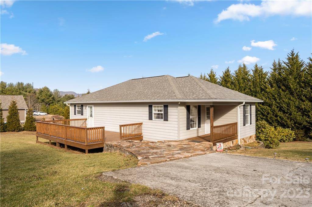 119 Hayfield DR, Canton, NC 28716