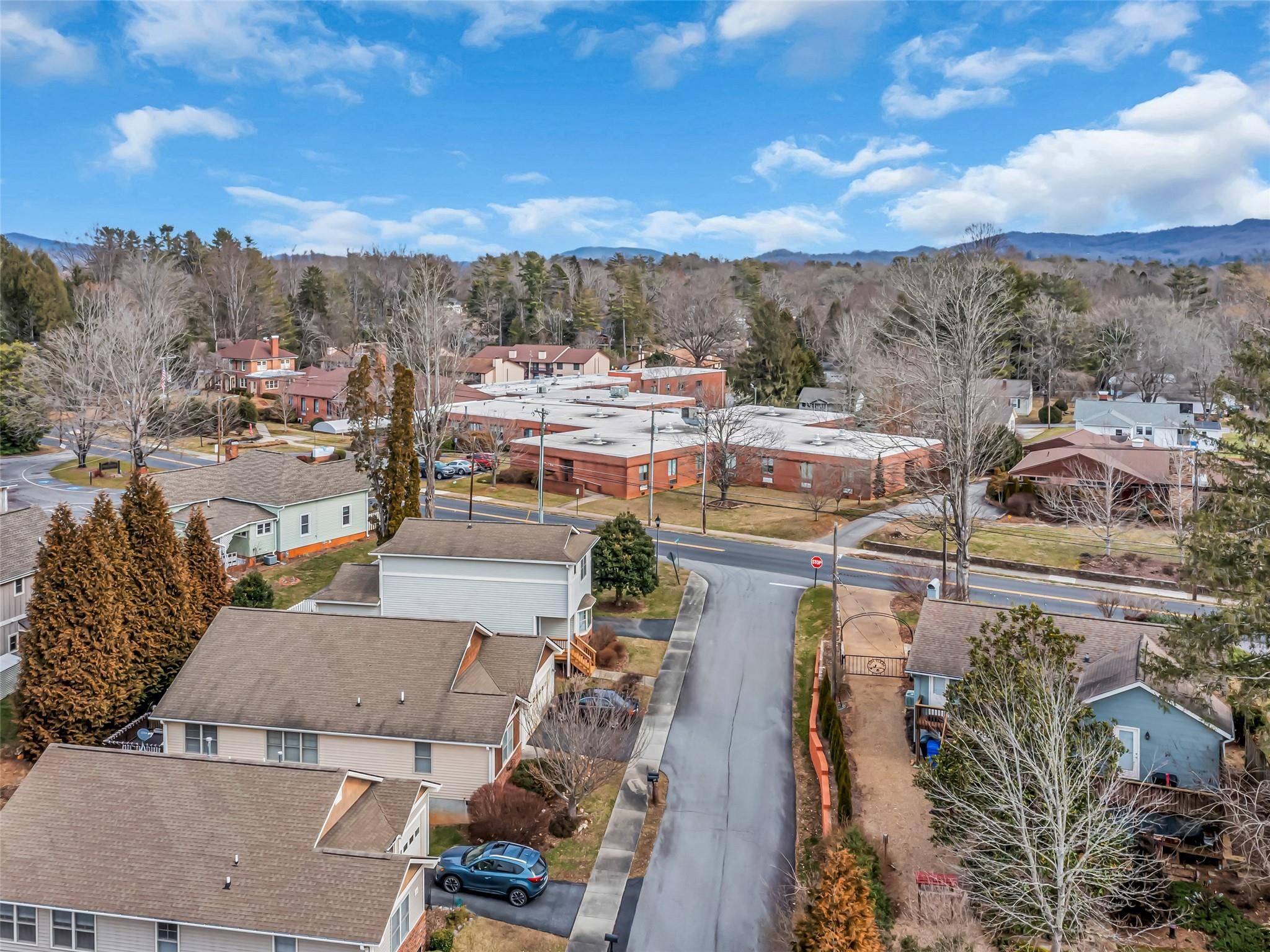 62 Downing Park CT, Brevard, NC 28712