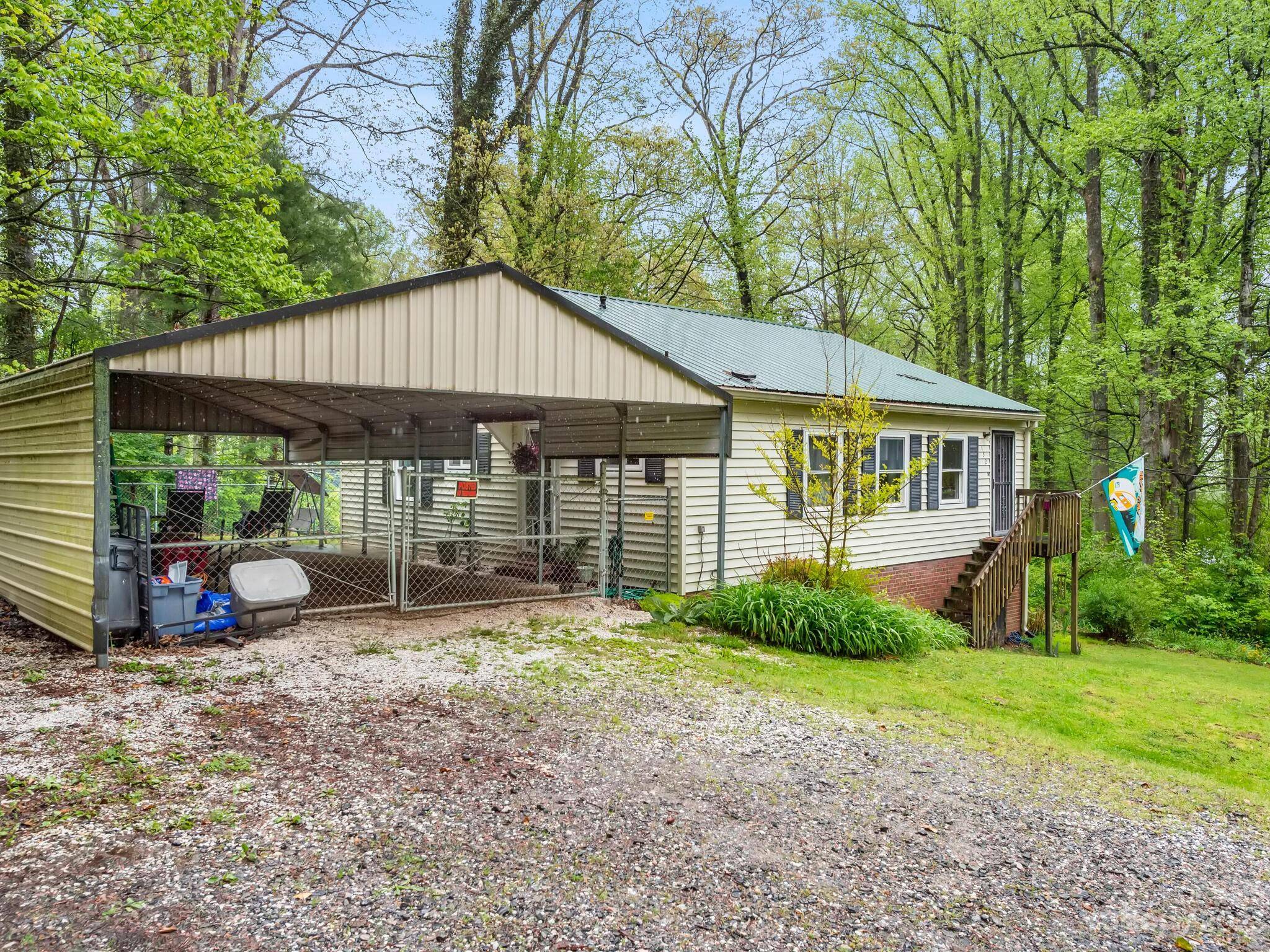 152 Forest Hill CIR, Brevard, NC 28712