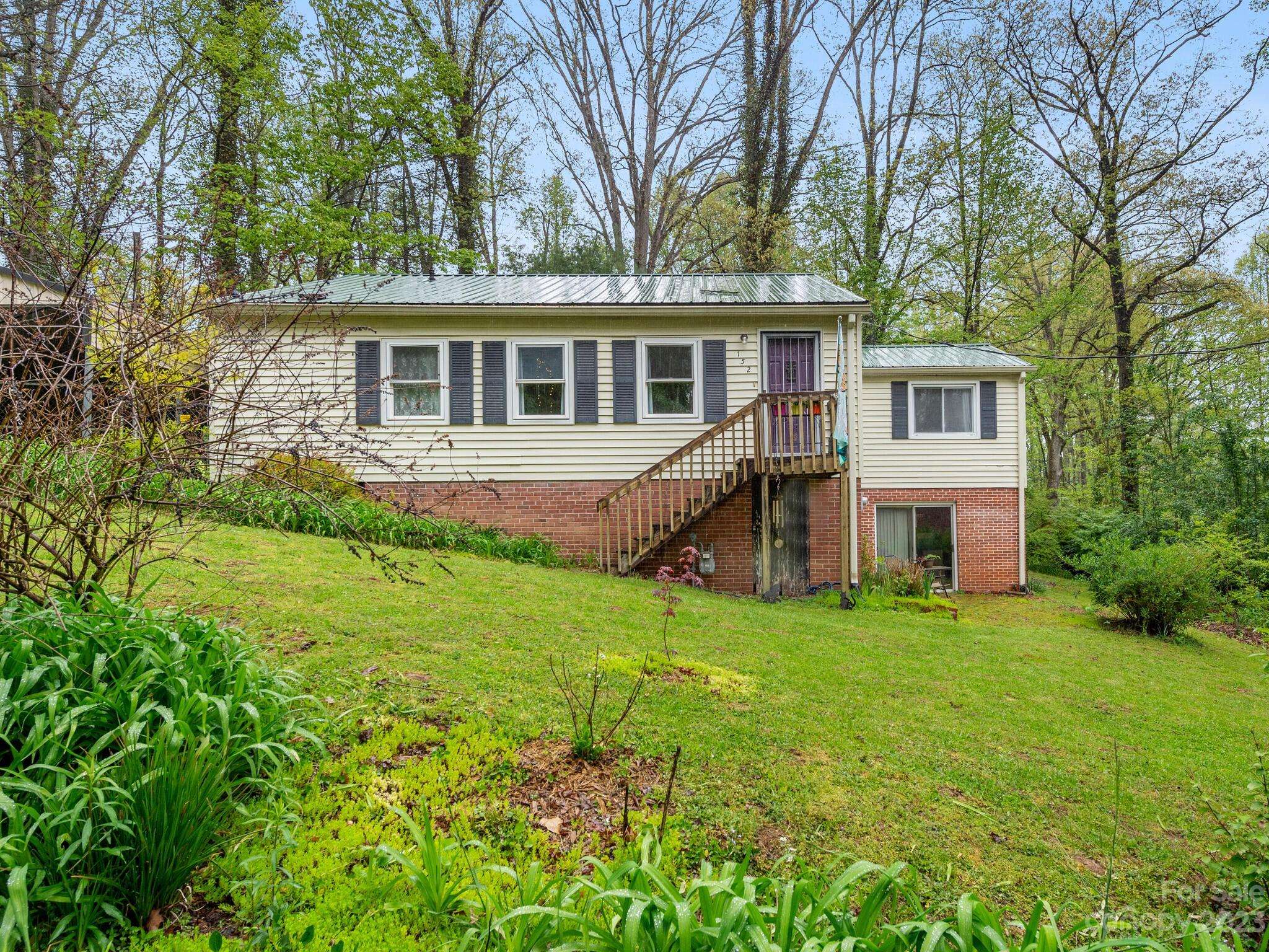 152 Forest Hill CIR, Brevard, NC 28712