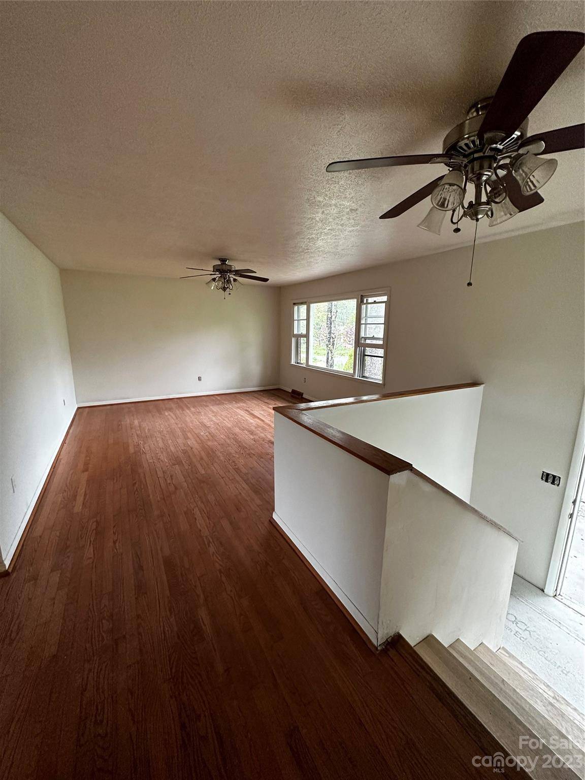 325 Hidden Valley CIR, Canton, NC 28716