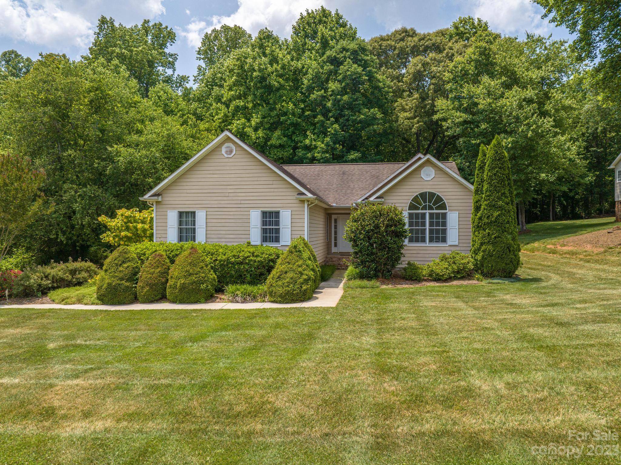 409 Mooreland DR NE, Conover, NC 28613