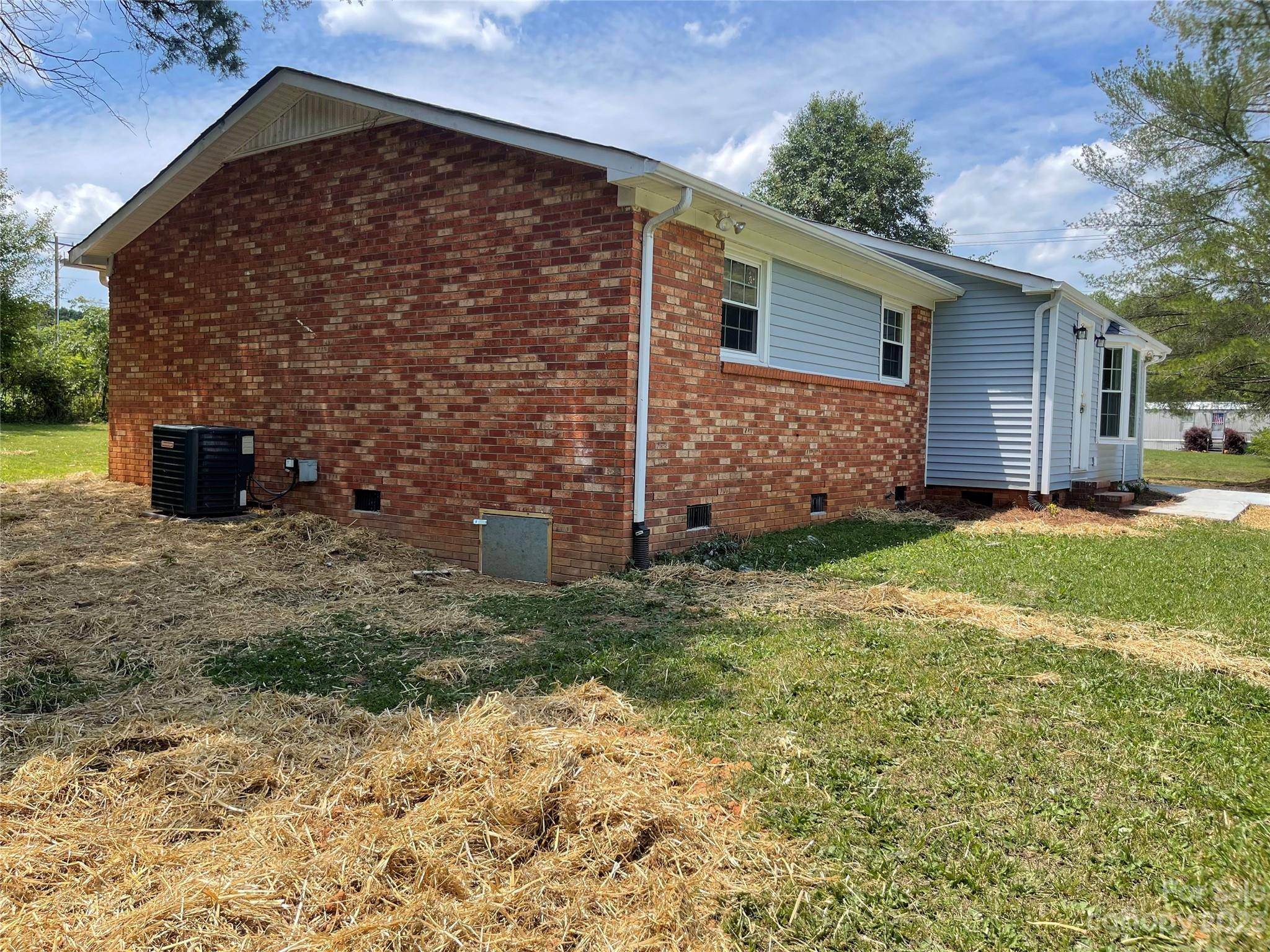 1411 Chancellor DR, Claremont, NC 28610