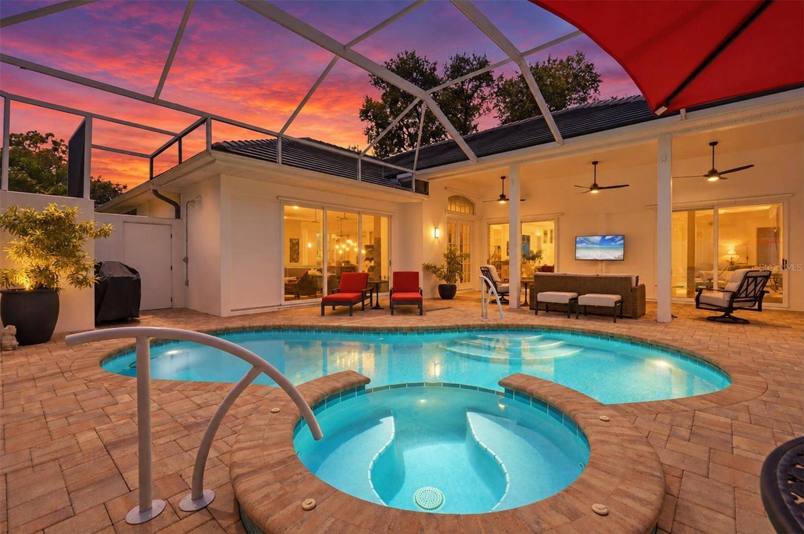8708 WOODBRIAR DR, Sarasota, FL 34238