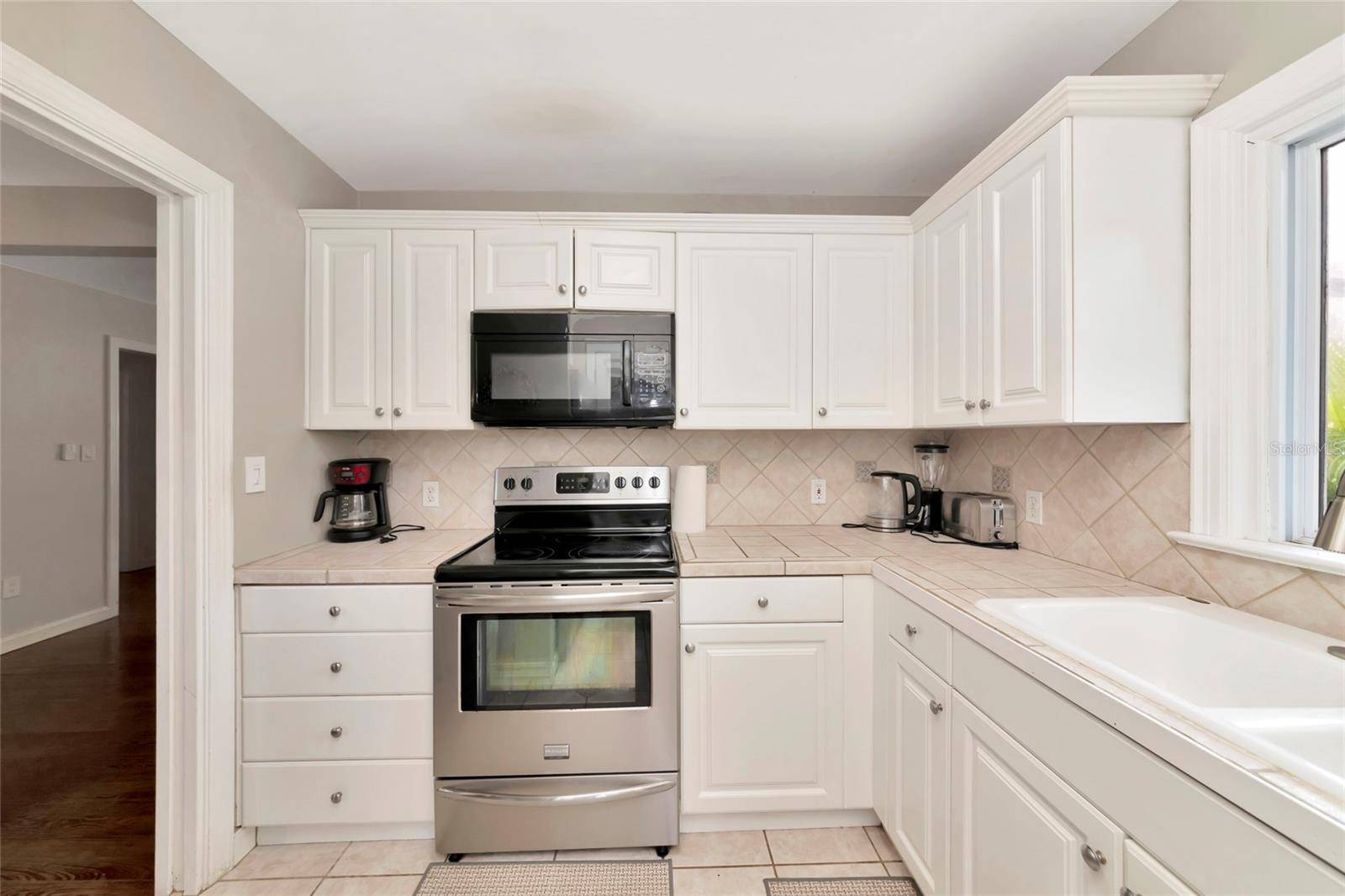 1712 SIESTA DR, Sarasota, FL 34239