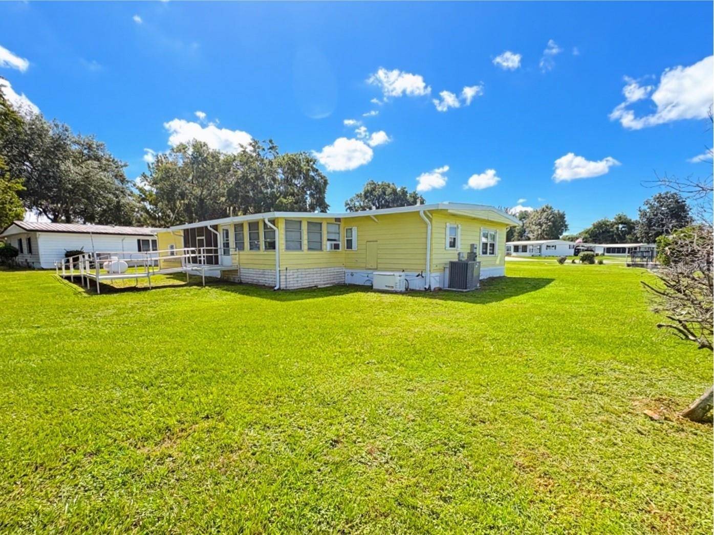 21 N BOBWHITE RD, Wildwood, FL 34785
